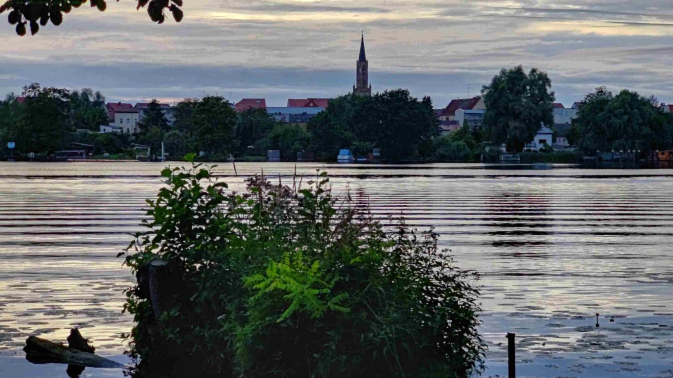Blick auf Fürstenberg Havel im Abendlicht